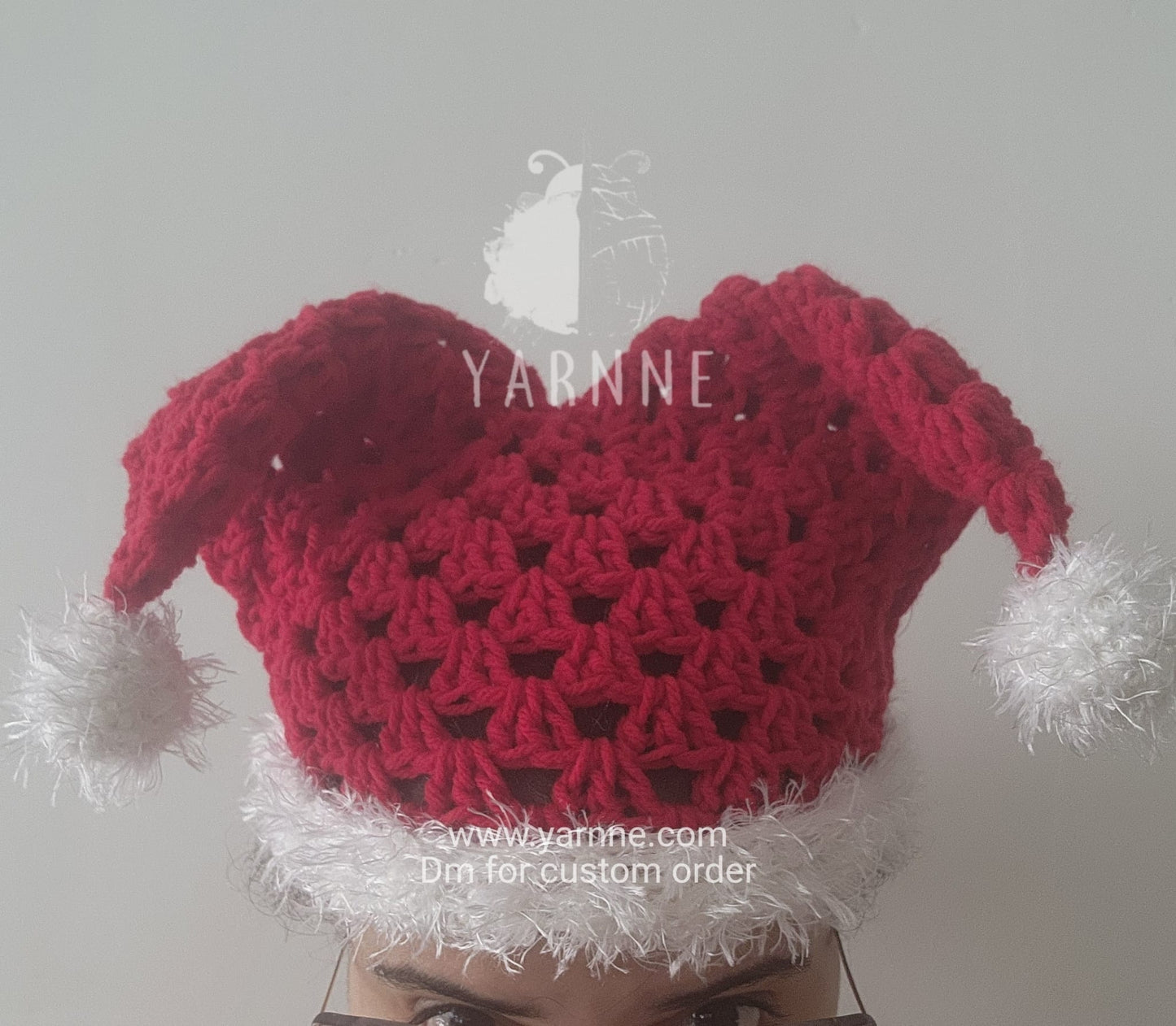 Double pom pom holiday hat