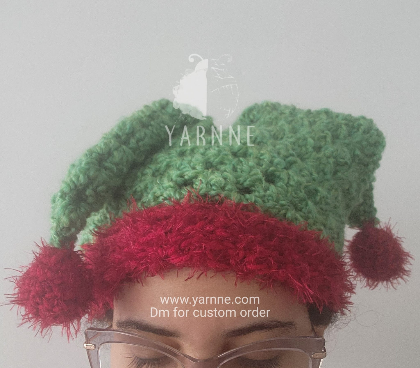 Double pom pom holiday hat